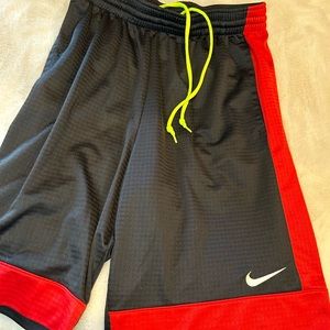 Nike men’s basketball shorts size M